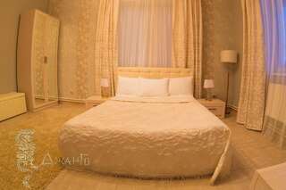 Гостиница Мотель ДжанГо Истра Улучшенный номер с кроватью размера «king-size»-1